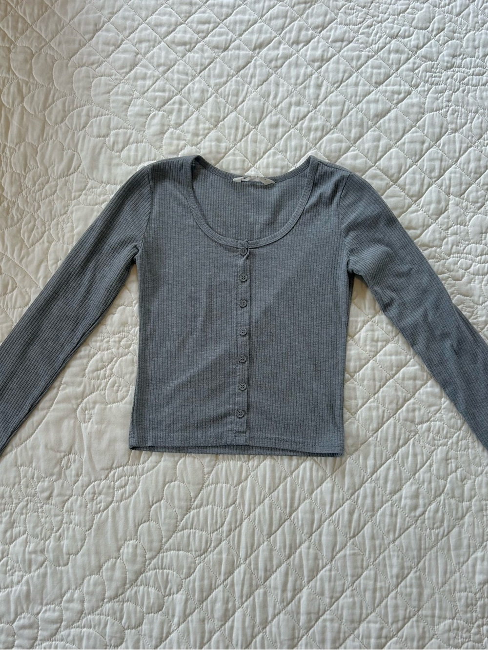 Bluenotes gray ribbed long sleeve button top